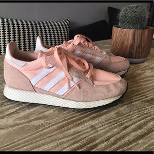adidas coral/pink suede details sneakers 6.5
